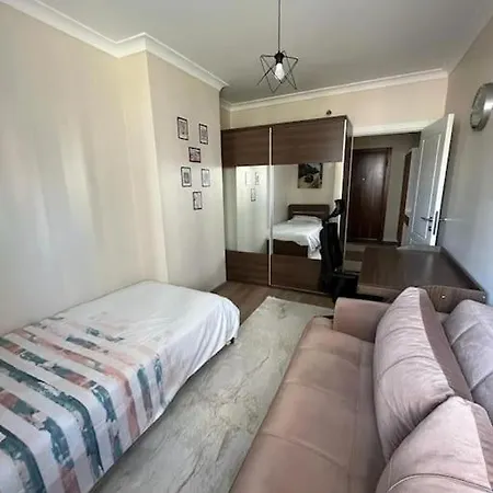 Luxury In The Center 7 Min Walking Distance To Metrobus Istanbul