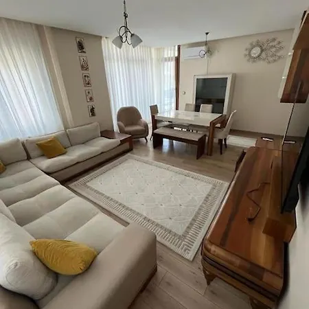 Luxury In The Center 7 Min Walking Distance To Metrobus Lägenhet