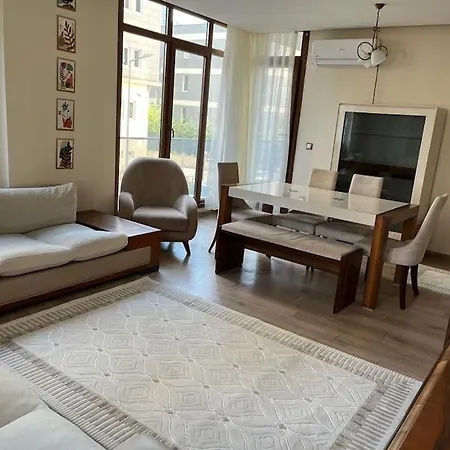 Luxury In The Center 7 Min Walking Distance To Metrobus Istanbul